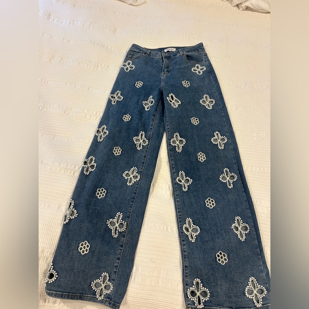 Noli Shop Blue Denim Wide-Leg Jeans with White Beaded Embellishments